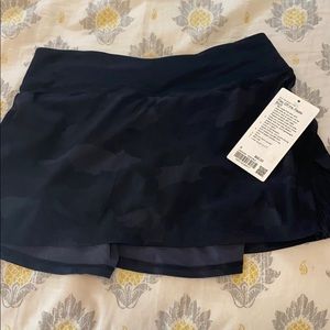 Lululemon Play Off The Pleats Skirt sz 6 blk/camo